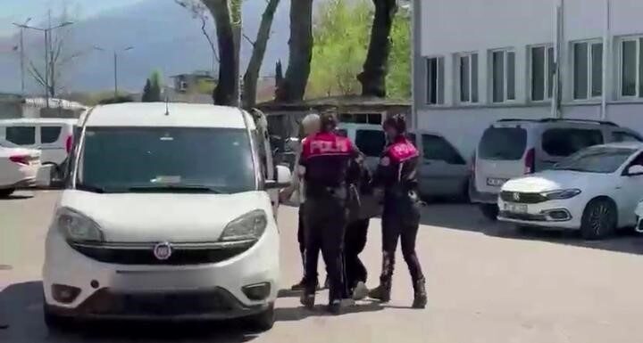 Bursa’da sosyal medyada canlı yayın sırasında yaşanan tartışma bıçaklı kavgaya