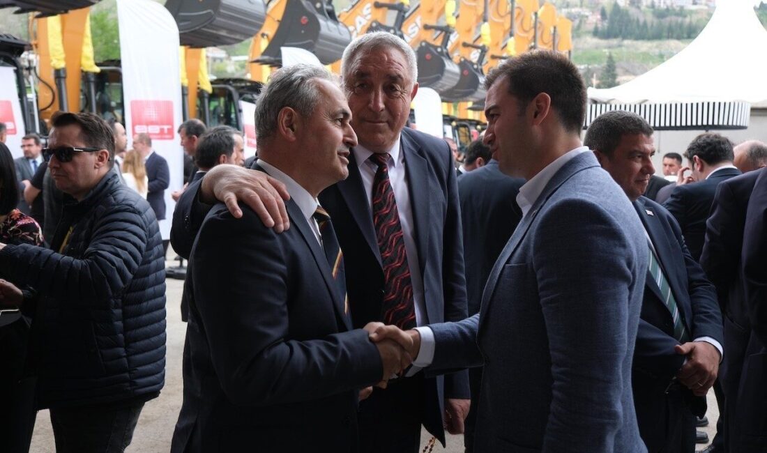 Türkiye Belediyeler Birliği (TBB) tarafından Ankara’da düzenlenen “Araç Teslim Töreni”nde,