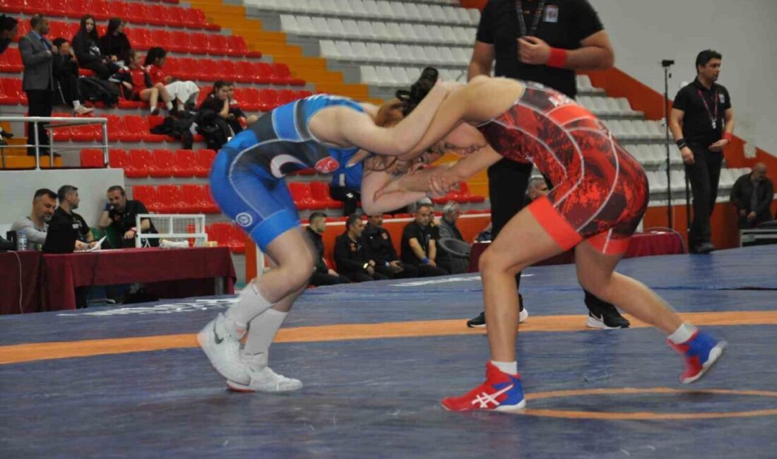 Türkiye Güreş Federasyonu tarafından Kars’ta düzenlenen U15 Türkiye Güreş Şampiyonası