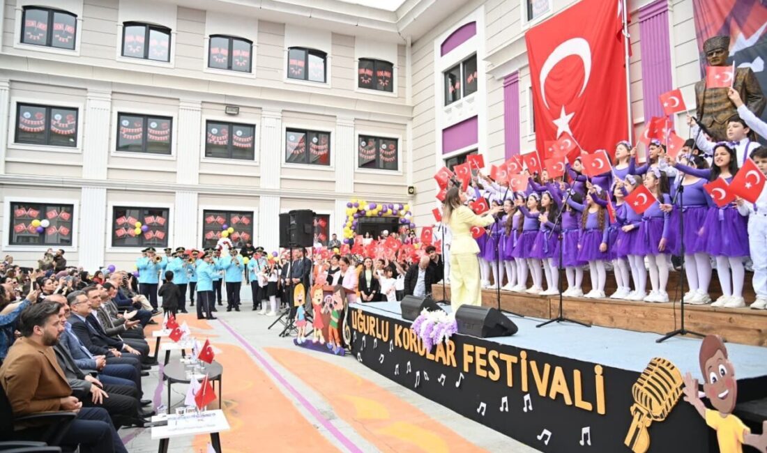 Trabzon’da düzenlenen Uğurlu Çocuk Koroları Festivali’nde 19 farklı okuldan 600