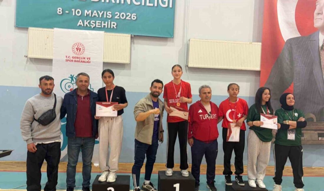 Konya’da düzenlenen Okul Sporları Yıldızlar Bilek Güreşi Türkiye Şampiyonası’nda Manisa’yı