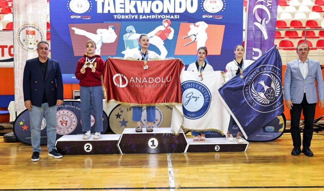 Ünilig Teakwondo Türkiye Şampiyonası’na Eskişehir’den katılan Anadolu Üniversitesi temsilcileri Türkiye
