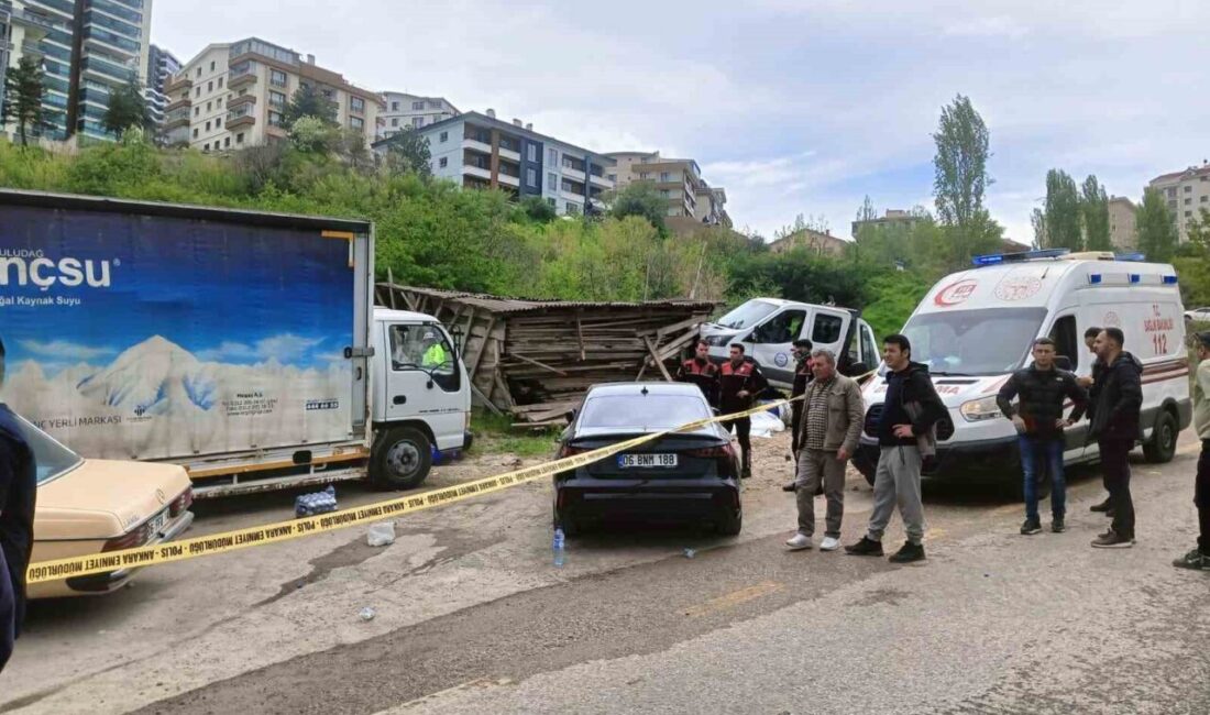 Ankara’da kontrolden çıkan kamyonun altında kalarak hayatını kaybeden iki belediye
