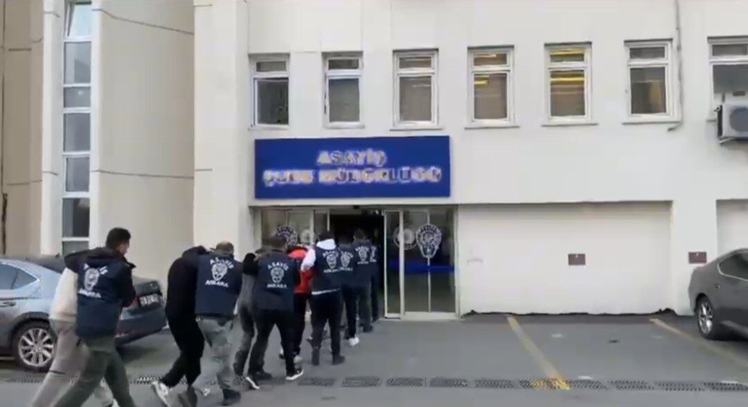 Ankara’da, sürücülere araçlarını koruduklarını öne sürerek haksız kazanç sağlayan ve