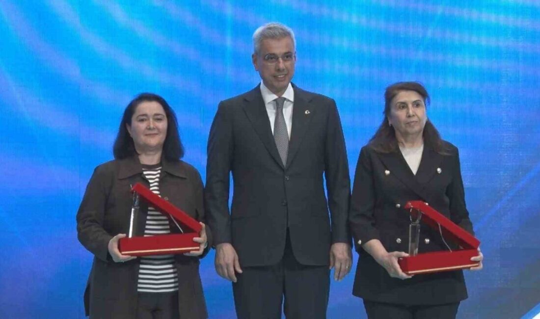 Sağlık Bakanı Kemal Memişoğlu, Ebe ve Hemşireler günü münasebetiyle düzenlenen
