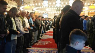 Kurban Bayramı sabahı Balıkesir il protokolü ve çok sayıda vatandaş