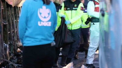 Denizli’nin Sarayköy ilçesinde bariyerlere çarpan yolcu otobüsünün alev alması sonucu