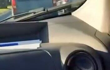 Elazığ’da makas atarak trafiği tehlikeye atan sürücü cep telefonu kamerasına