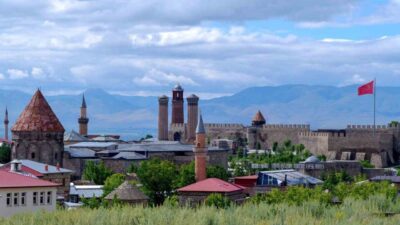 Alanya Alaadin Keykubat Üniversitesi’nden Adem Karaca’nın “Manzarayı Seslendirmek: Erzurum Türkülerinde