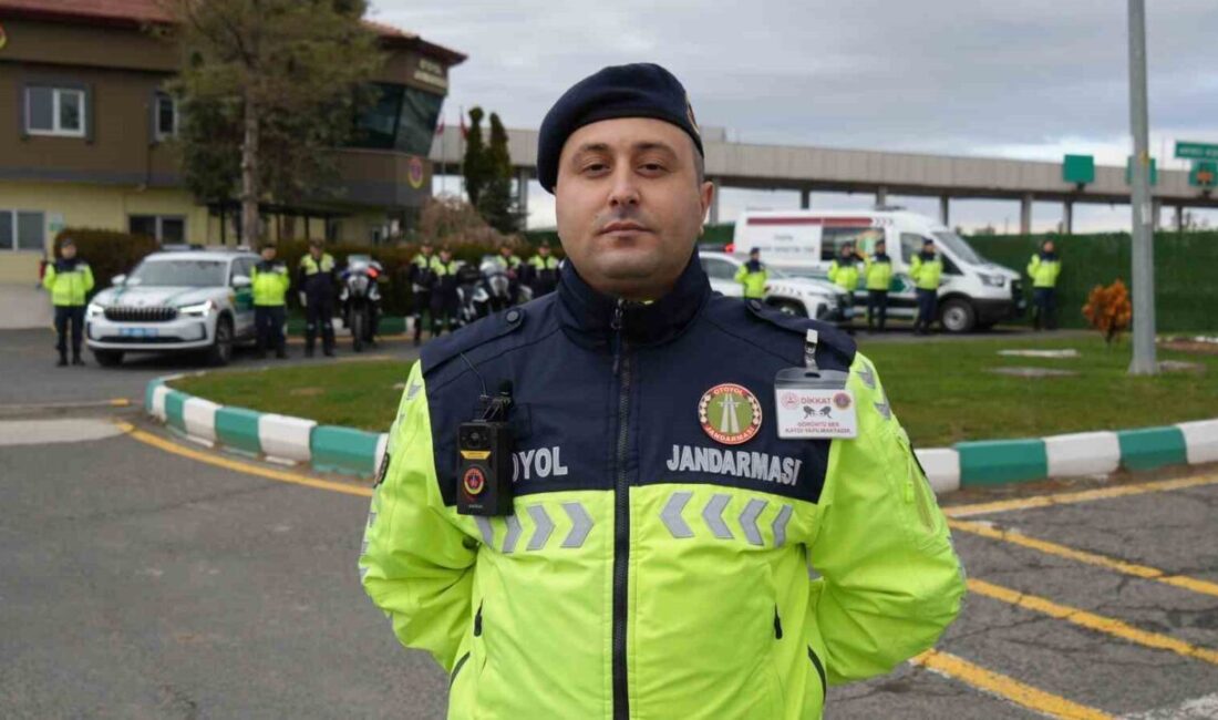 Ankara’da görev yapan Jandarma Astsubay Üstçavuş Yusuf Ergün, yol güvenliğini