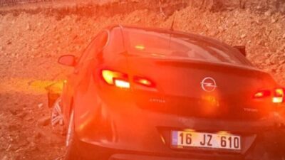 Bursa’nın İnegöl ilçesinde meydana gelen kazada kontrolden çıkan otomobil üstgeçit