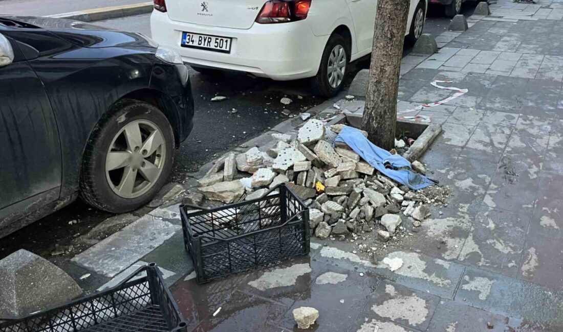 İstanbul Küçükçekmece’de 6 katlı binanın en üst katındaki dış cephenin