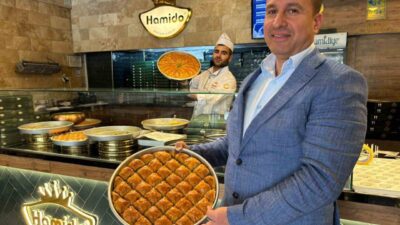 Kurban Bayramı öncesi Gaziantep’teki baklavacılarda yoğunluk artarken, artan taleplere yetişmeye