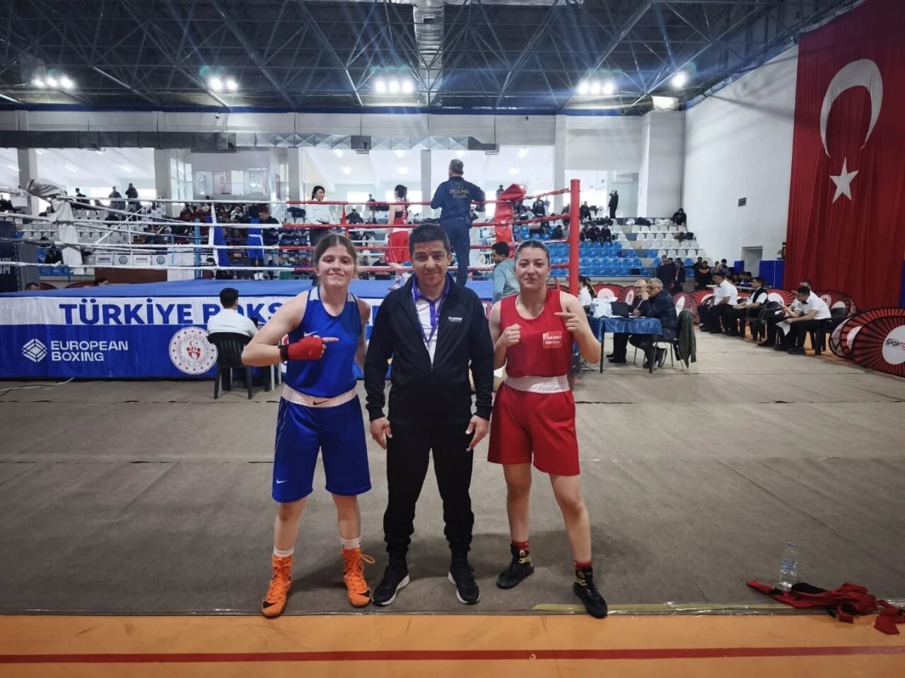 Kütahya Belediyespor sporcuları, Kars’ta düzenlenen Okul Sporları Gençler (A) Türkiye