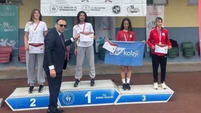 Bursa’da düzenlenen Okul Sporları Atletizm Yıldız Kızlar Türkiye Birinciliği’nde piste