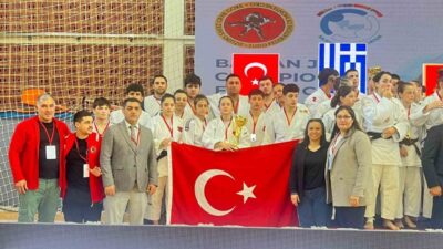 Karadağ’da düzenlenen Ümitler Balkan Judo Şampiyonası’nda mücadele eden Manisalı sporcular,