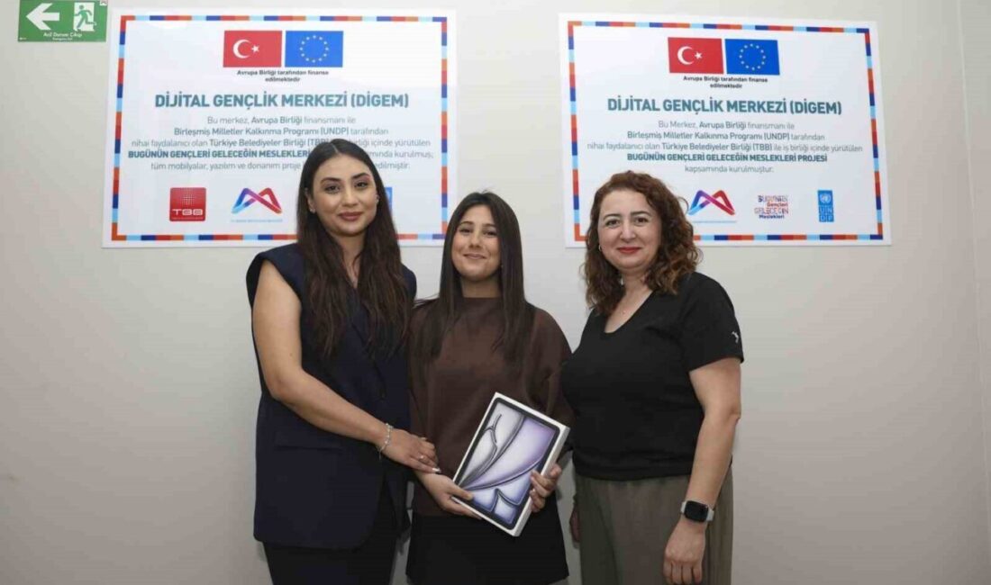 Mersin’de Büyükşehir Belediyesi bünyesindeki DİGEM’de eğitim alan 8. sınıf öğrencisi