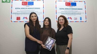 Mersin’de Büyükşehir Belediyesi bünyesindeki DİGEM’de eğitim alan 8. sınıf öğrencisi