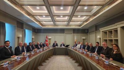 Uluslararası Nakliyeciler Derneği (UND), lojistik sektörünün önündeki engelleri kaldırmak ve