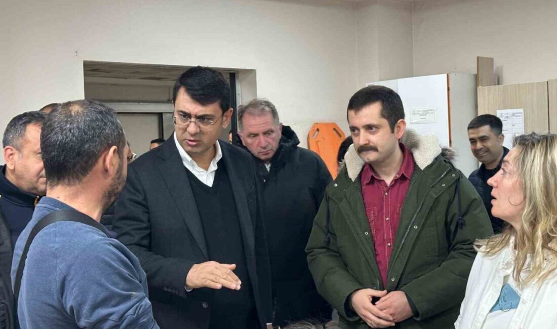 Uşak’ta meydana gelen zincirleme trafik kazasında 4 kişi hayatını kaybetti,