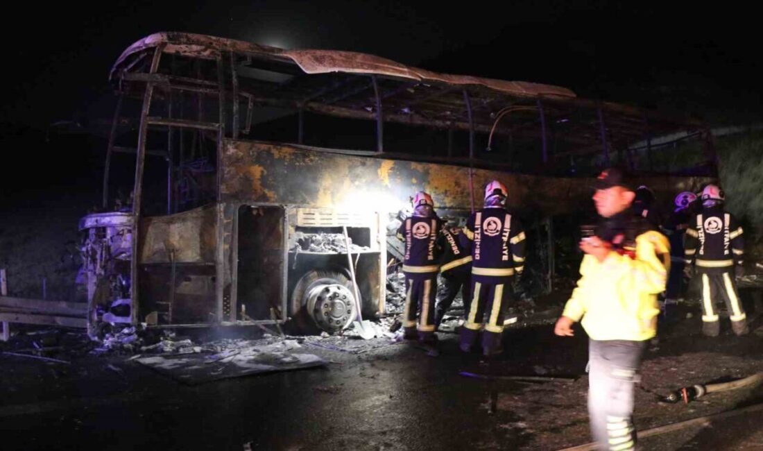 Denizli’nin Sarayköy ilçesinde bariyerlere çarpan yolcu otobüsünün alev alması sonucu