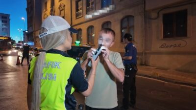 Kadıköy’de polis ekiplerince gerçekleştirilen denetimler kapsamında 0.89 promil alkollü çıkan