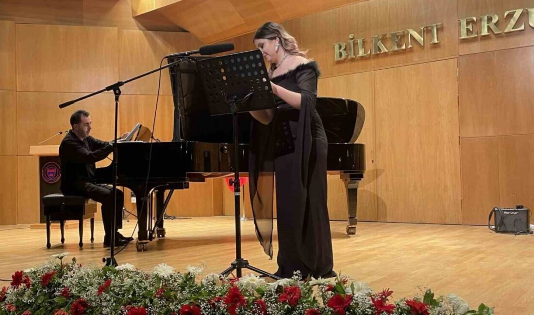 Atatürk Üniversitesi Müzik Eğitimi öğrencileri tarafından düzenlenen şan konseri, sanatseverlere