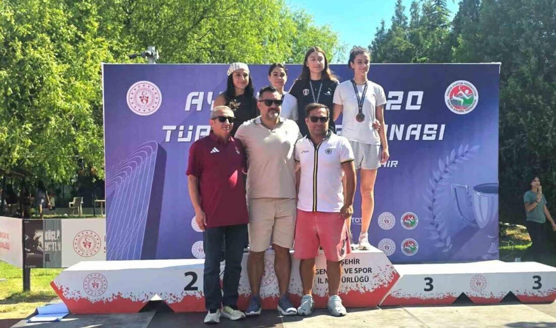 Eskişehir’de düzenlenen şampiyonada piste çıkan Aydınlı Tuana Akgün, heptatlon branşında