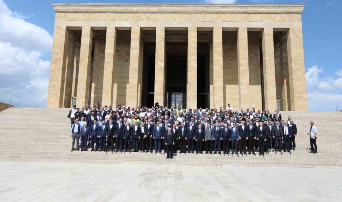 Fenerbahçe Başkan Adayı Aziz Yıldırım ve yönetim kurulu üyeleri Anıtkabir’i