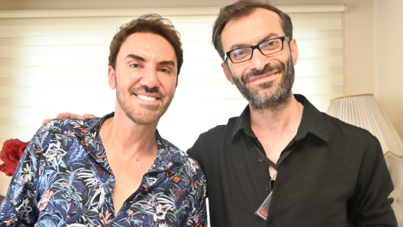 Türk pop müziğinin sevilen isimlerinden Faruk K, MüzikOnAir'da Alper Ergez'in