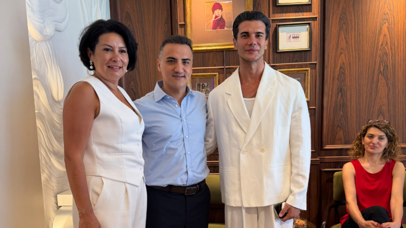 Op. Dr. Hasan Çelik, seçkin davetlileri kliniğinde ağırladı
