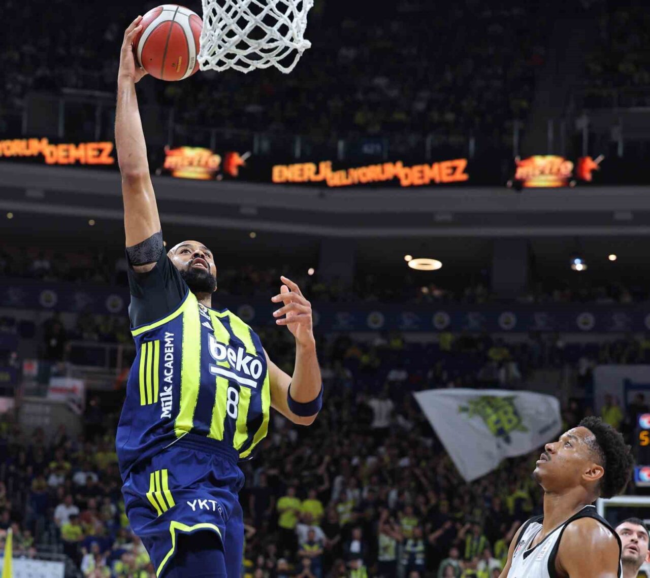 Türkiye Sigorta Basketbol Süper Ligi Play-off Final serisi ilk maçında