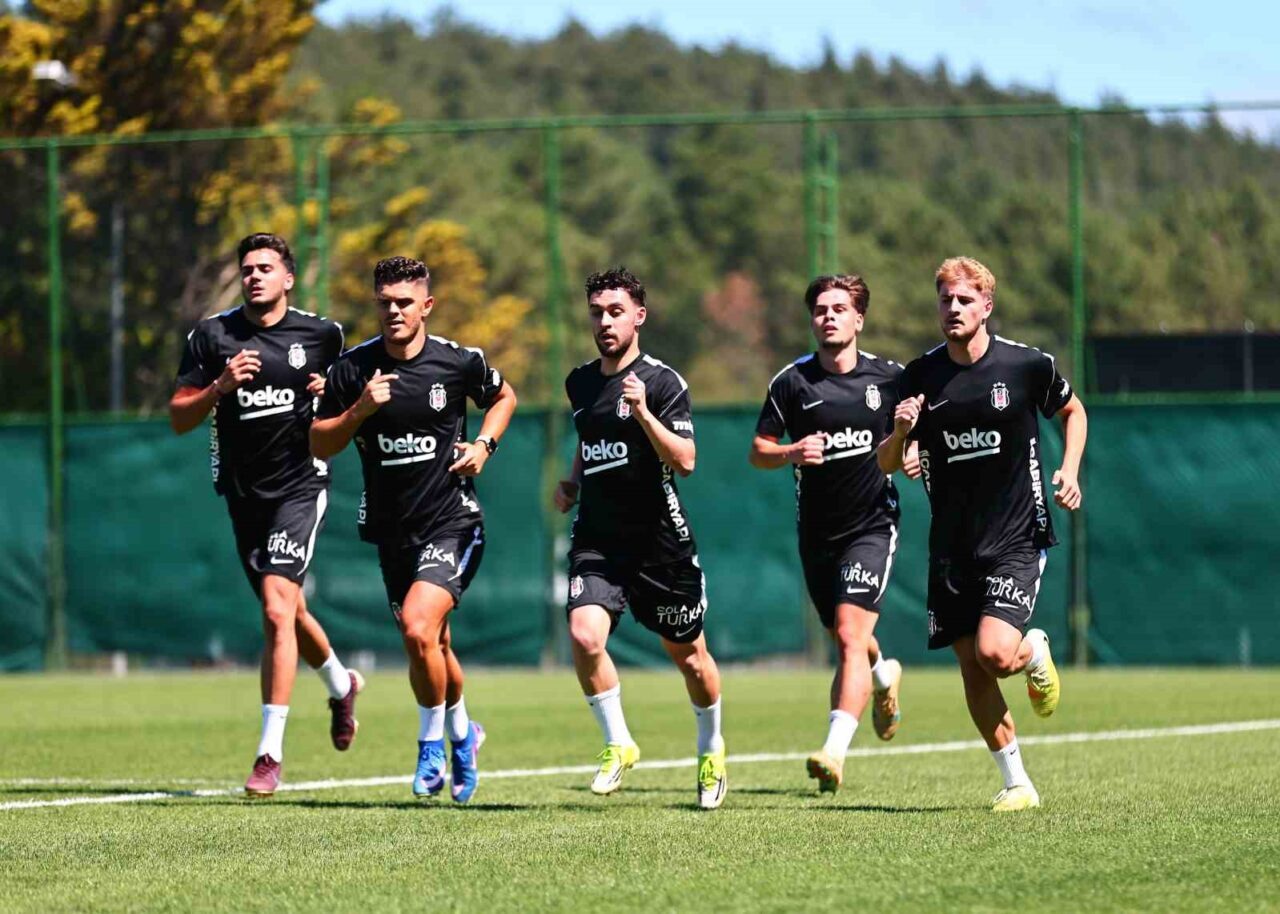Beşiktaş, yeni sezon hazırlıklarına bugün yaptığı antrenmanla başladı. Siyah-beyazlılar, yeni