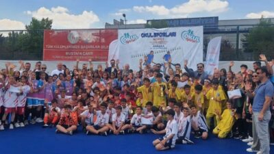 Beypazarı Akşemseddin Ortaokulu Çim Hokeyi Takımı, Türkiye Finalleri’nde elde ettiği