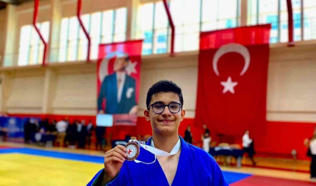 Bilecikli sporcu Ahmet Altınay Türkiye üçüncüsü oldu. Düzce’nin Akçakoca ilçesinde