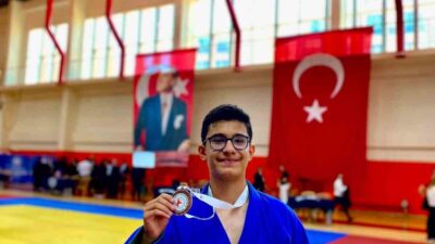 Bilecikli sporcu Ahmet Altınay Türkiye üçüncüsü oldu. Düzce’nin Akçakoca ilçesinde