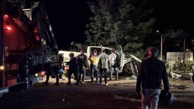 Bolu’da D-100 kara yolunda pikabın hafriyat tırına çarptığı kazada ağır
