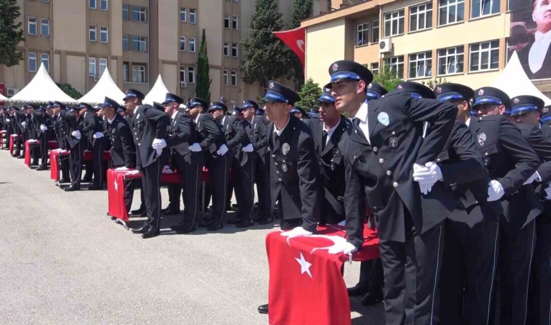Bursa Polis Meslek Eğitim Merkezi (POMEM) Müdürlüğü’nde eğitimlerini başarıyla tamamlayan