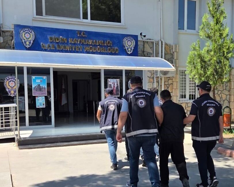 Aydın’ın Didim ilçesinde göçmen kaçakçılığına yönelik düzenlenen operasyonlarda gözaltına alınan
