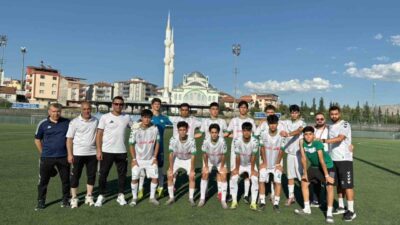 Malatya’da düzenlenen U15 Türkiye Şampiyonası ikinci tur müsabakalarında rakiplerini geride