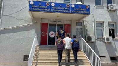 Diyarbakır’da jandarma ekiplerince düzenlenen operasyonlarda haklarında kesinleşmiş hapis cezası bulunan