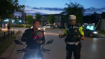 Edirne’de polis ekipleri tarafından gerçekleştirilen trafik ve asayiş denetimlerinde çok