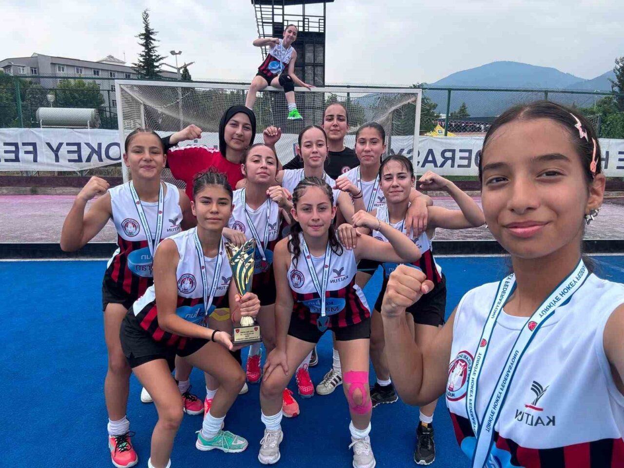 Muğla temsilcisi Ege Yıldızları Spor Kulübü Kadın Hokey Takımı, Osmaniye’de