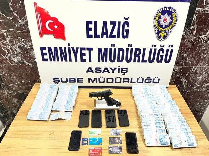 Kendilerini banka görevlisi olarak tanıtıp kredi vaadiyle dolandırıcılık yapan şebekeye