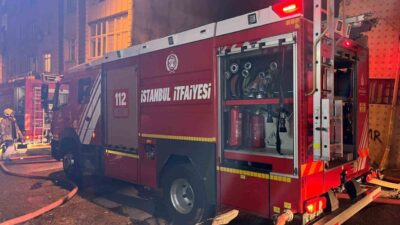 İstanbul Esenler’de içerisinde iplik ve hurdalık eşya bulunan depoda yangın