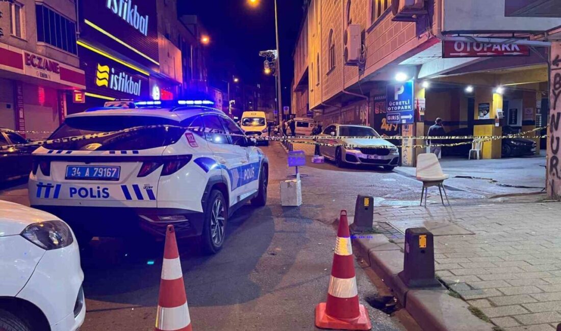 İstanbul Eyüpsultan’da cadde üzerindeki kapalı otoparka doğru ateş eden motosikletli