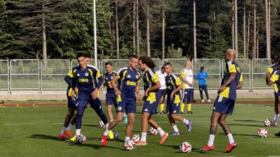 Yeni sezon hazırlıkları kapsamında Topuk Yaylası Tesisleri’nde kampa giren Fenerbahçe,