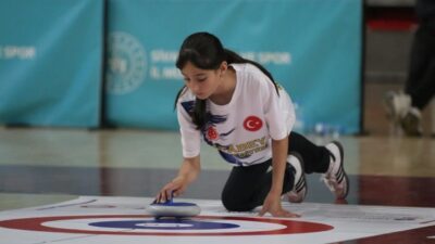 Sivas’ta düzenlenen Floor Curling Türkiye Şampiyonası’nda 28 ilden 45 takım