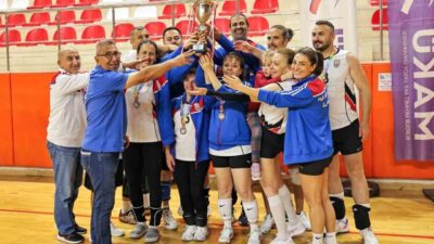 MSKÜ personel voleybol takımı, ilk kez düzenlenen Üniversite Personeli Spor