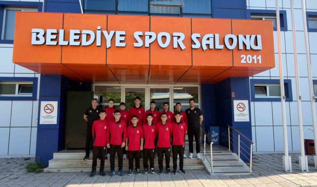 İnegöl Belediyespor midi erkekler voleybol takımı, TVF tarafından Eskişehir’de düzenlenen